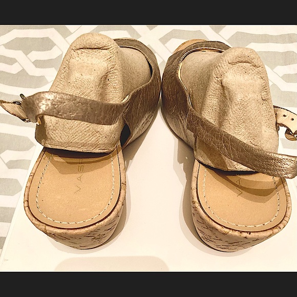 VIA SPIGA Crinkled Gold Leather Wedge Slingbacks - Picture 6 of 12